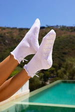 Load image into Gallery viewer, Big Bow Grip Socks in White
